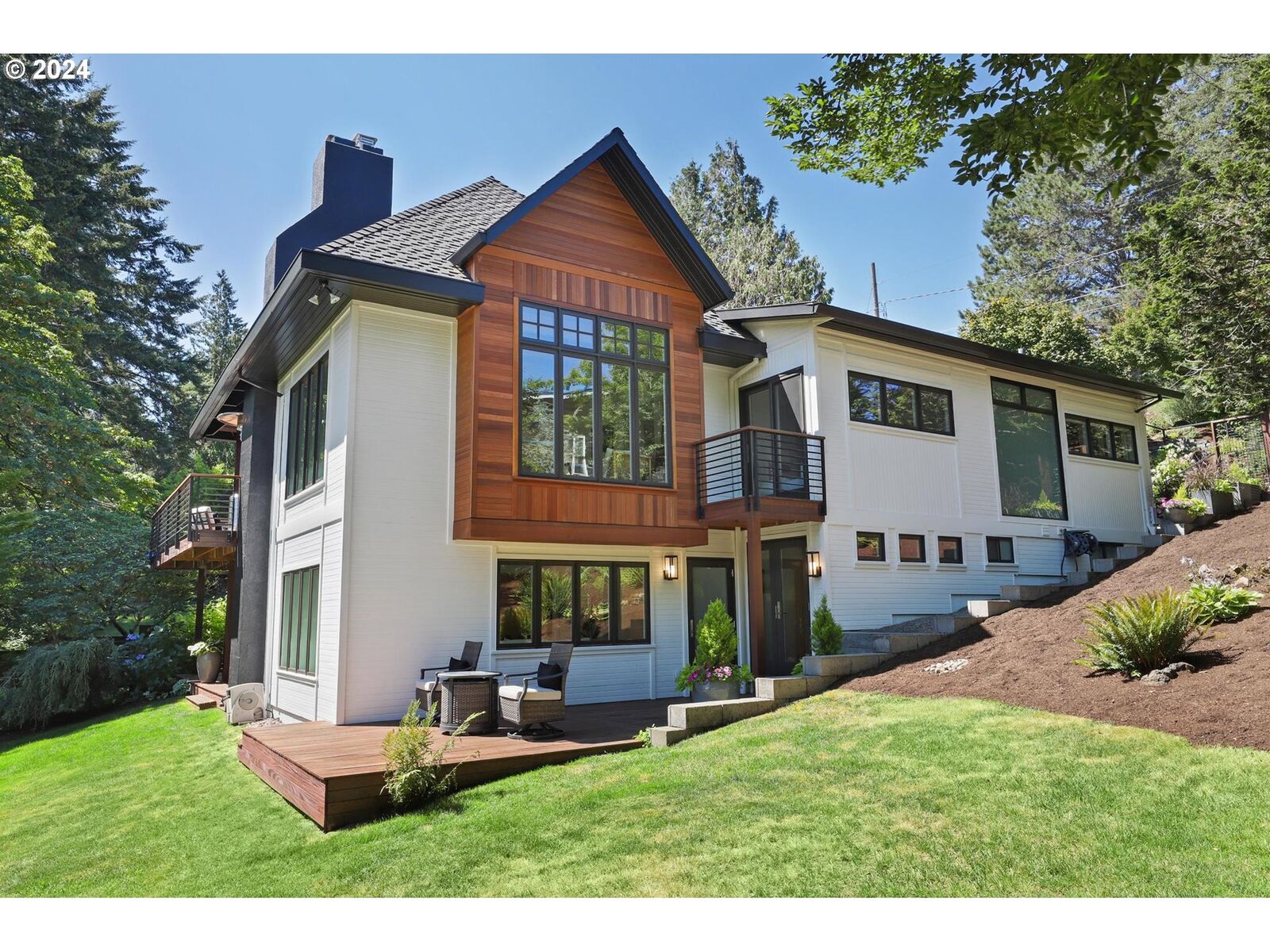 Property Photo: 775 SW Viewmont Dr OR 97225