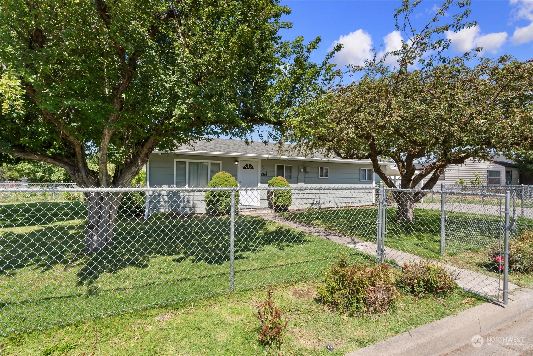 Property Photo:  703 NE 11th Avenue  OR 97862 