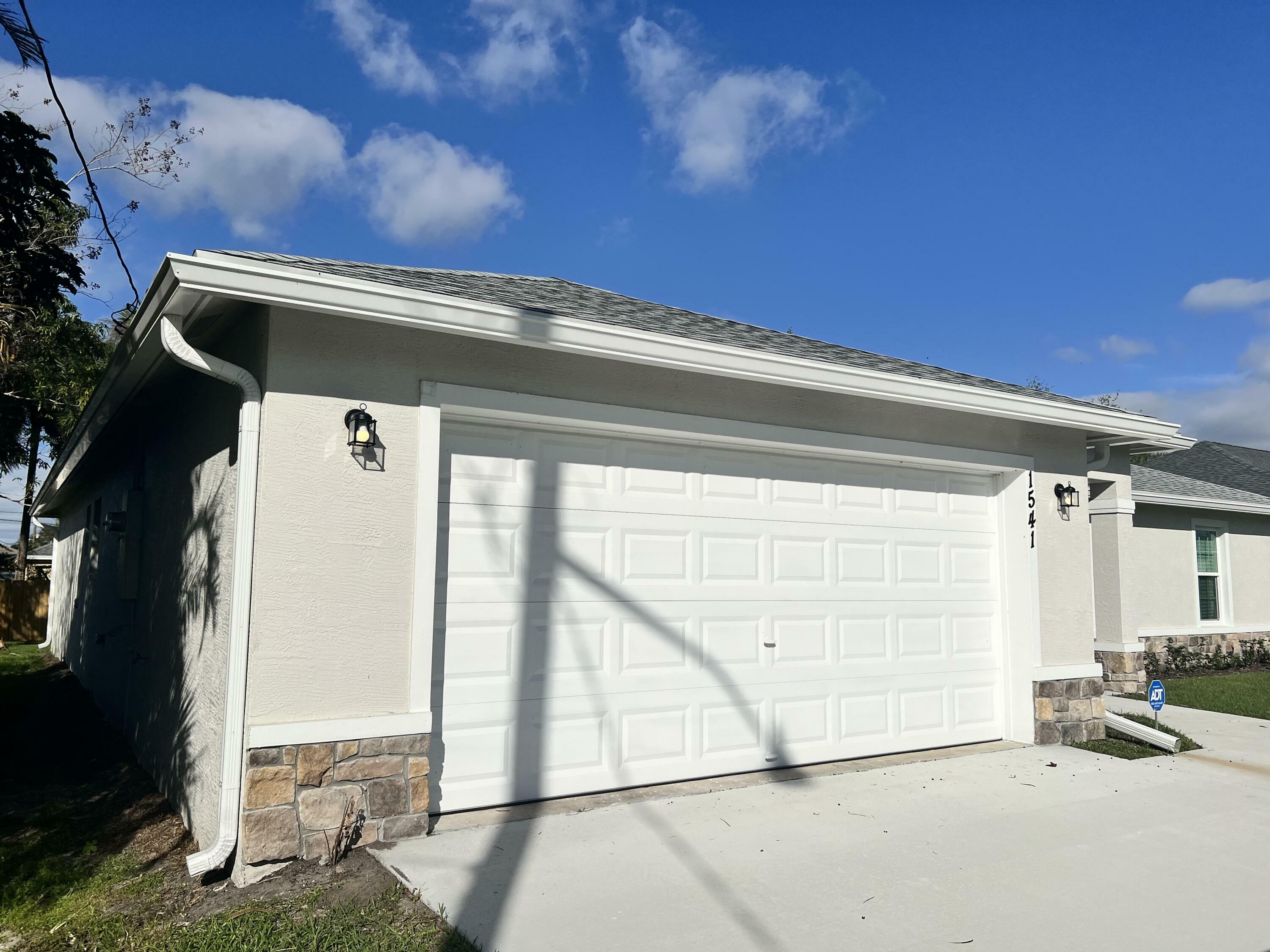 Property Photo:  1541 SW Urbino Avenue  FL 34953 