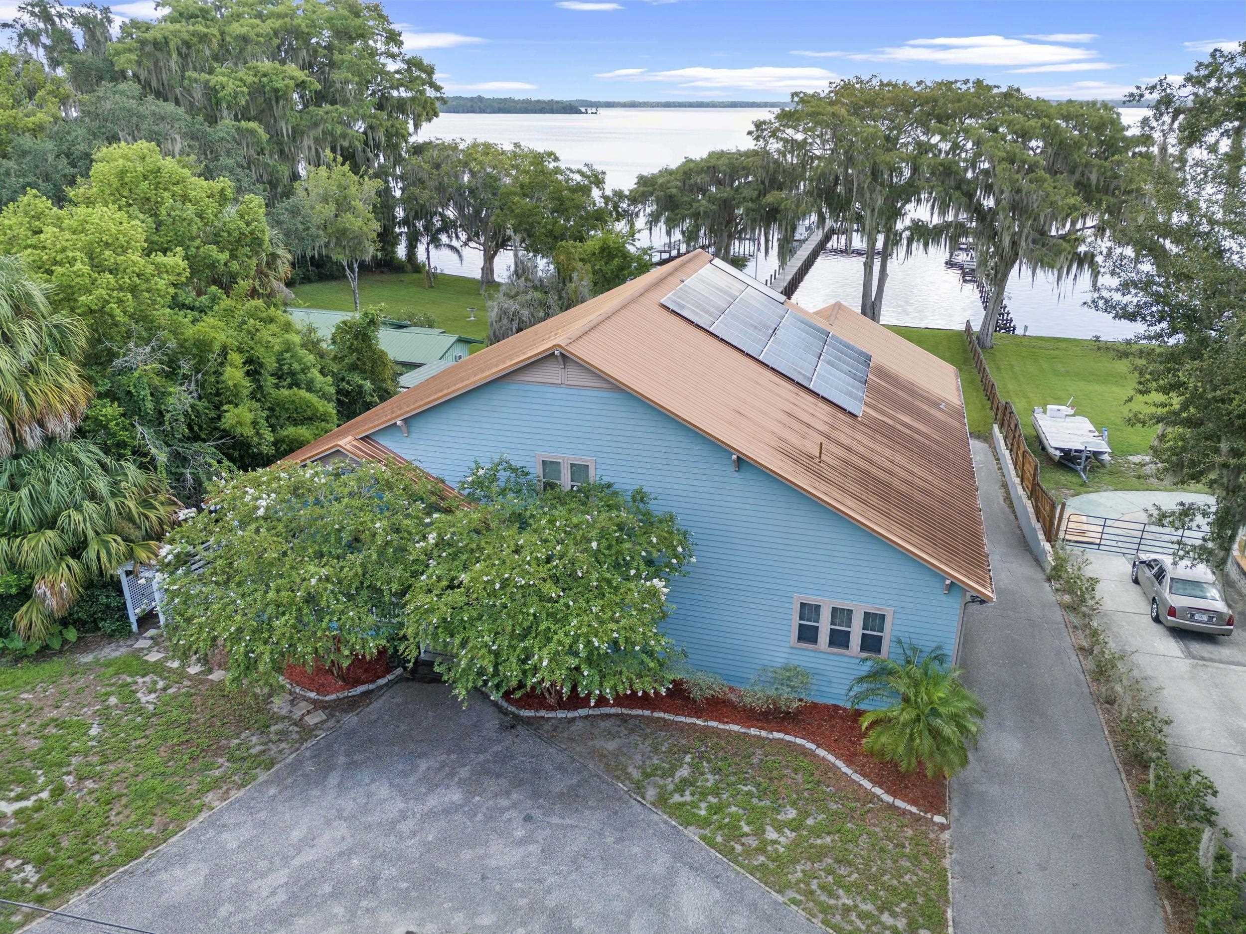 Property Photo:  22 N Lake St  FL 32112 