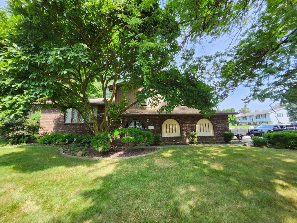 Property Photo:  202 Harbor Road  PA 16511 