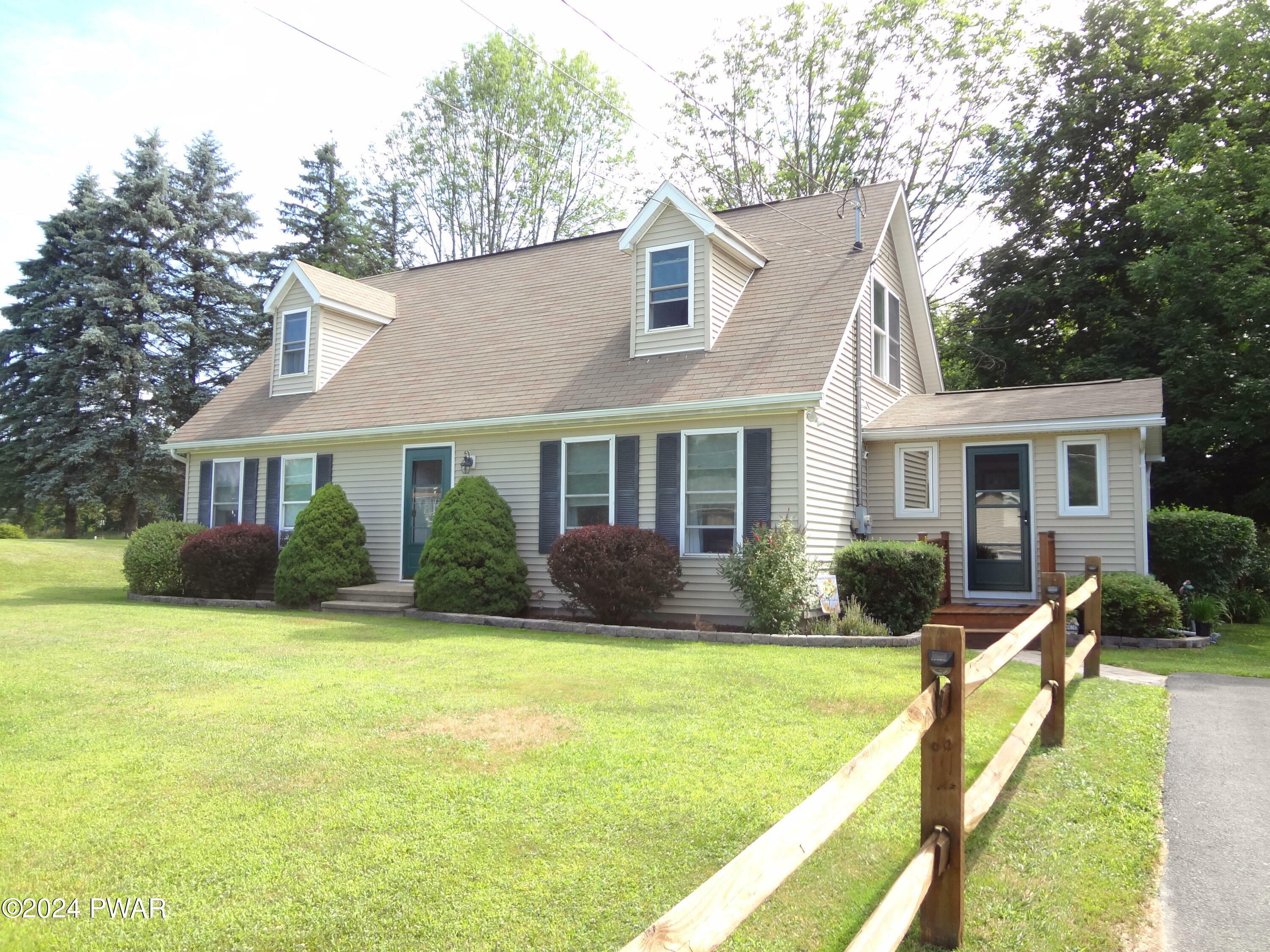 Property Photo:  104 Pleasant Drive  PA 18426 