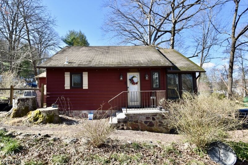 Property Photo:  28 Old Woodland Trl  NJ 07438 