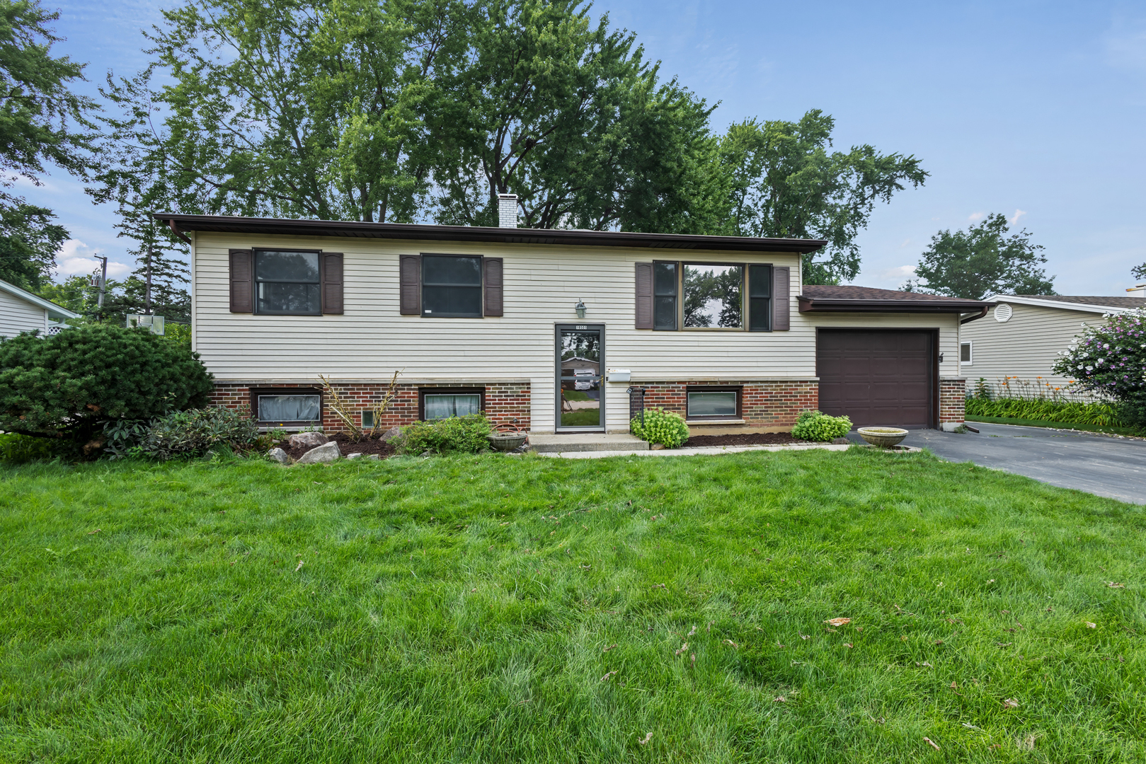 Property Photo:  18508 W Woodland Terrace  IL 60031 