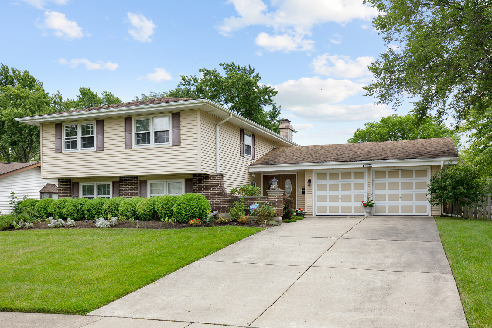 Property Photo:  1165 Mayfield Lane  IL 60169 