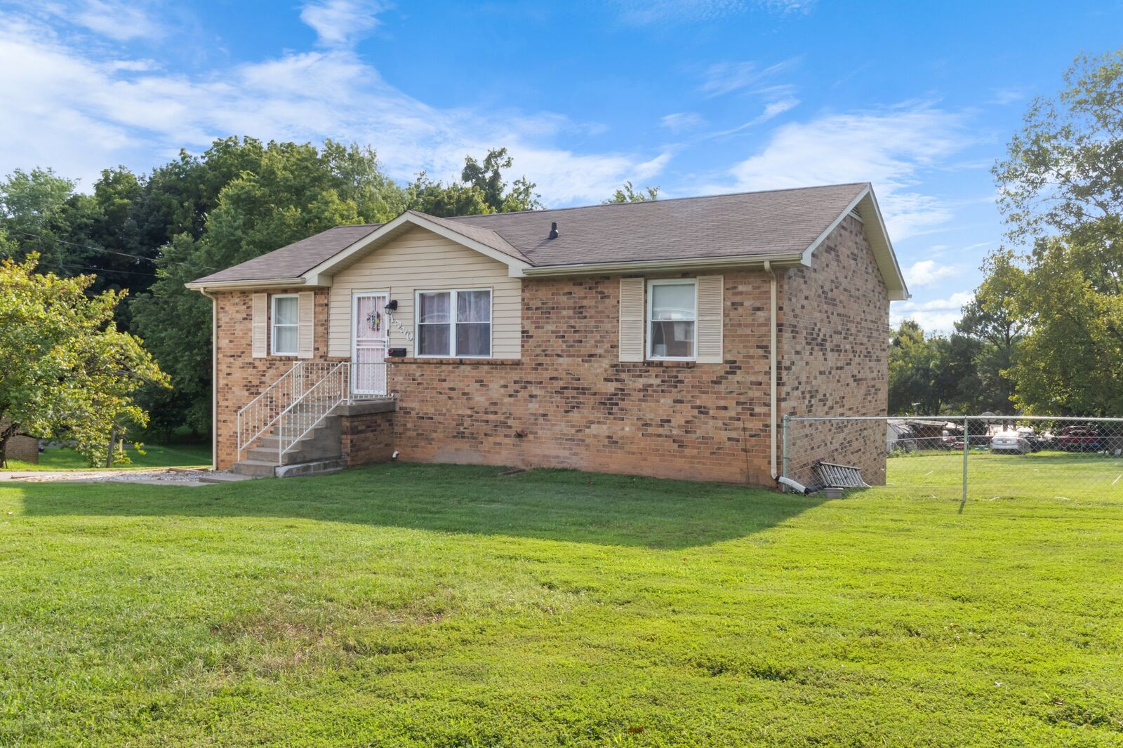 Property Photo: 1320 Courtney Dr TN 37042