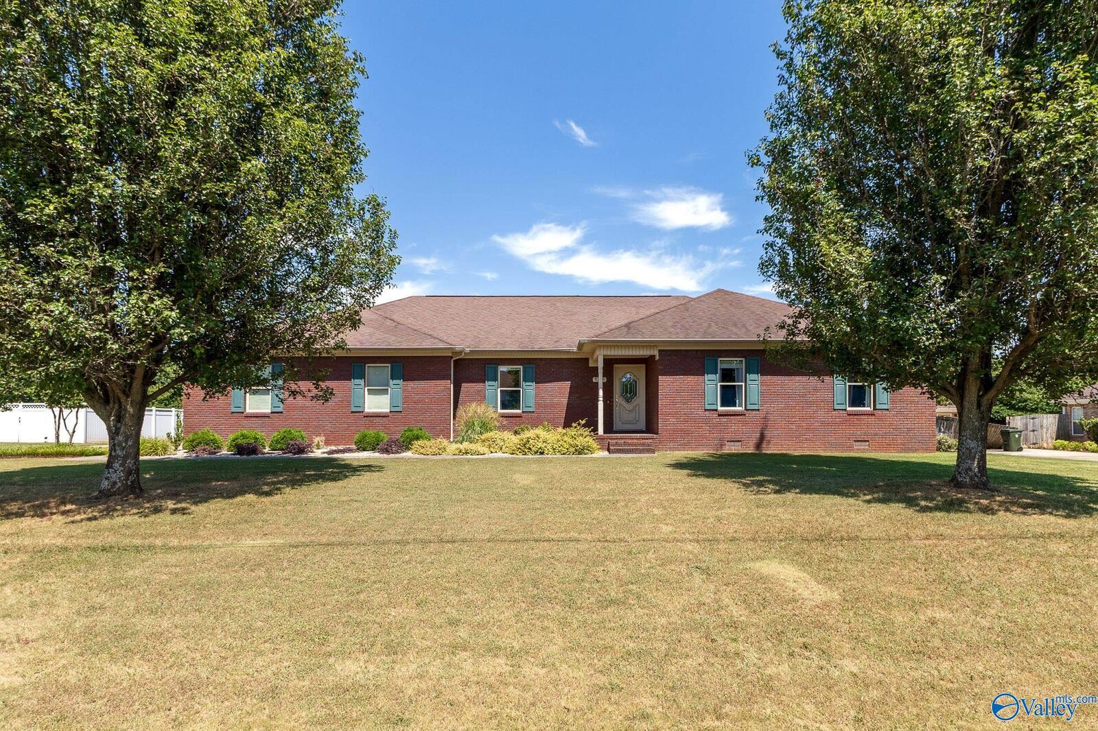 Property Photo:  138 Singletree Drive  AL 35750 