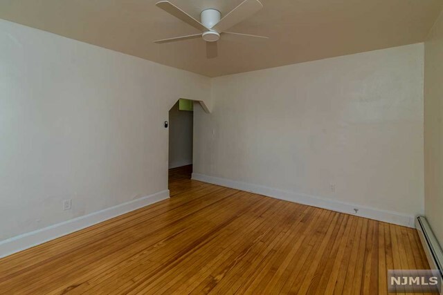 Property Photo:  140 West Allendale Avenue 2B  NJ 07401 