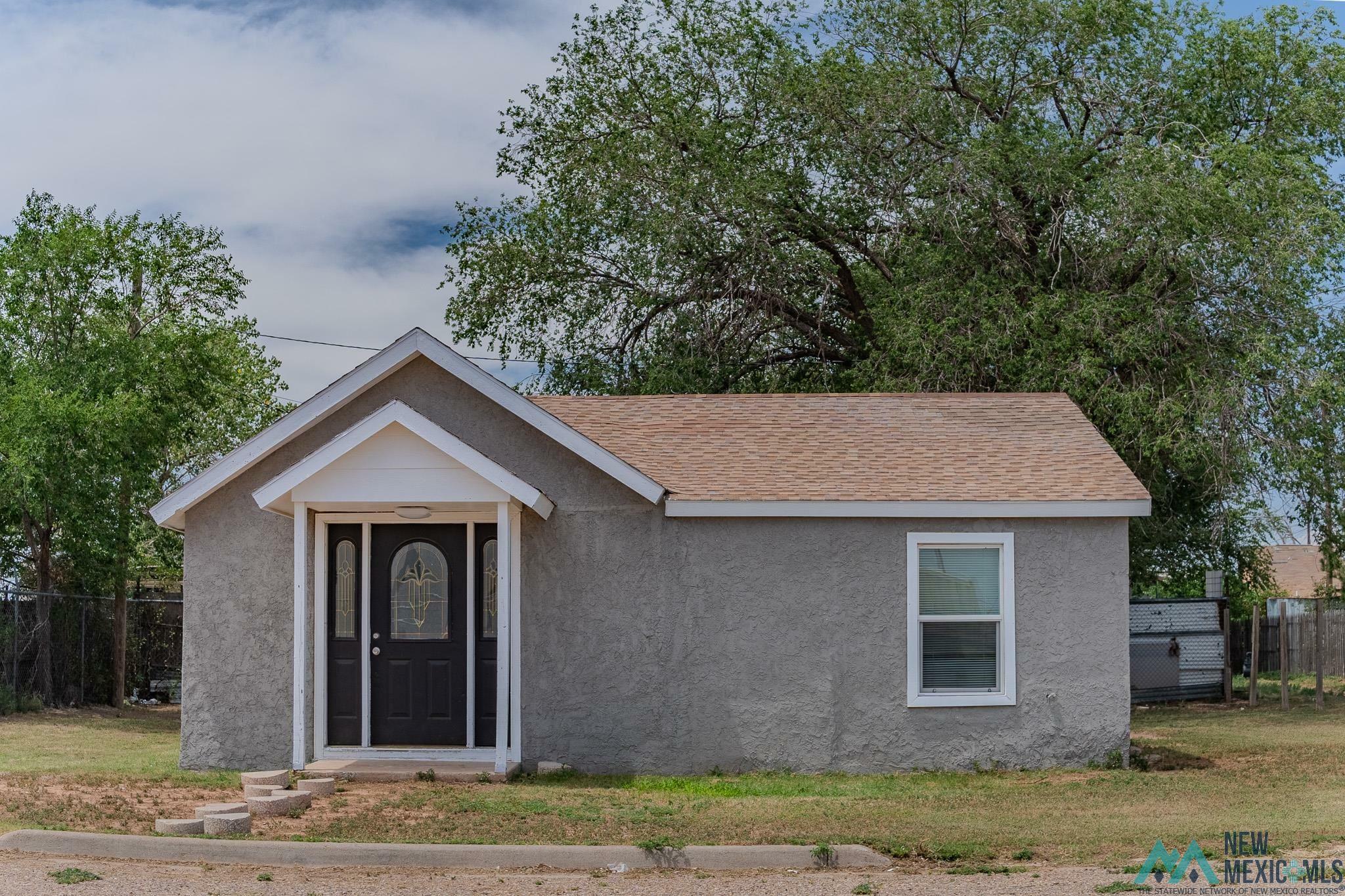 Property Photo:  304 Walnut Street  NM 88101 