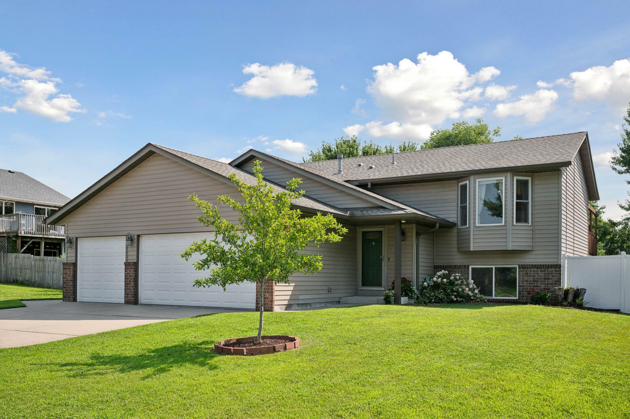 Property Photo:  460 Tiffany Drive  MN 55033 