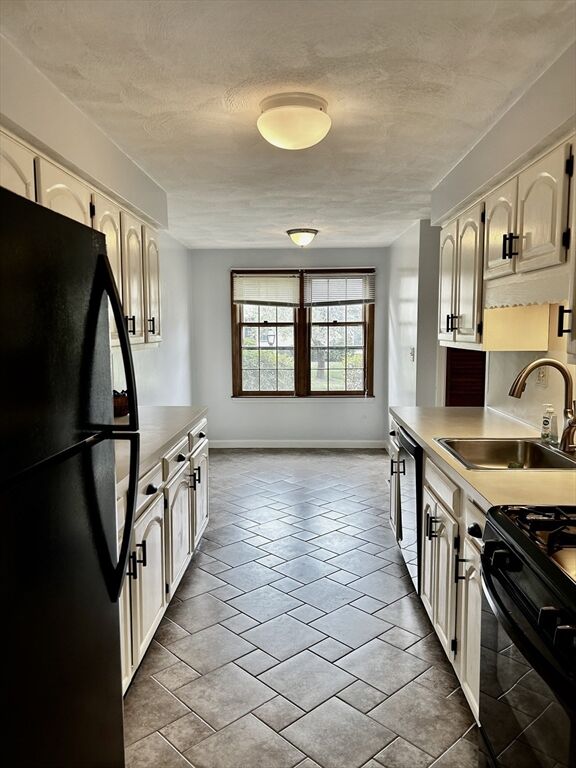 Property Photo:  220 Apache Way 220  MA 01876 