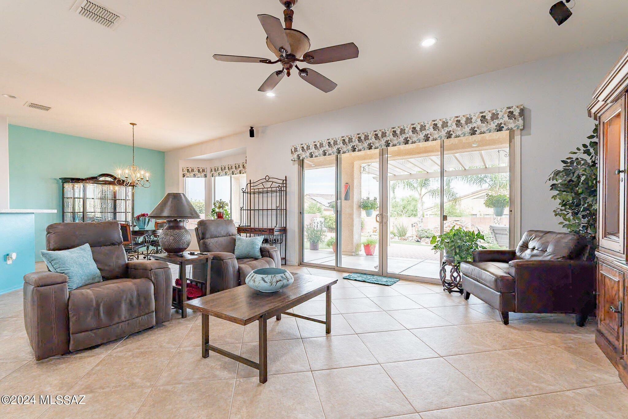 Property Photo:  650 W Calle Artistica  AZ 85614 