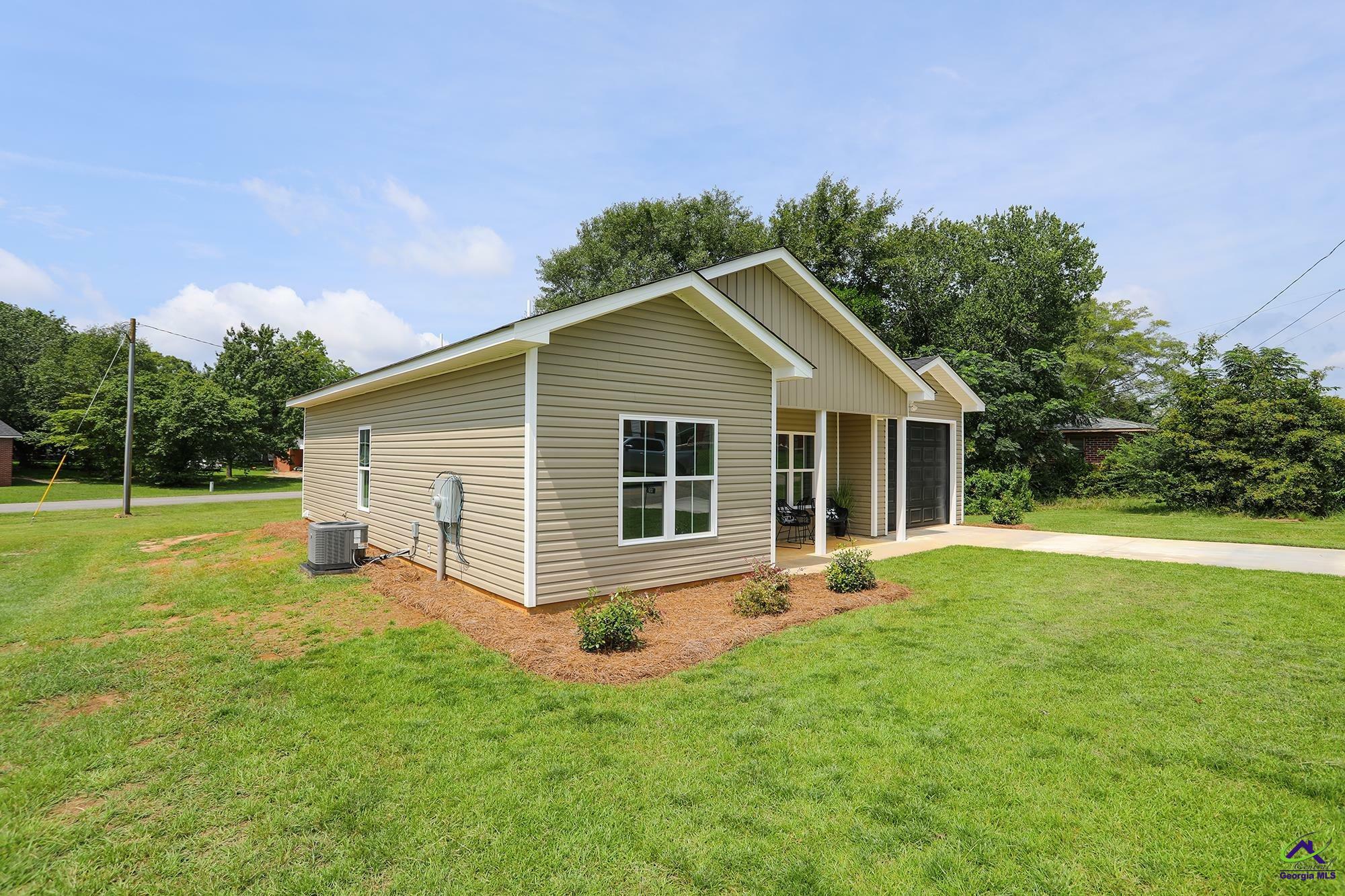 Property Photo:  122 Ninth Street  GA 31014 