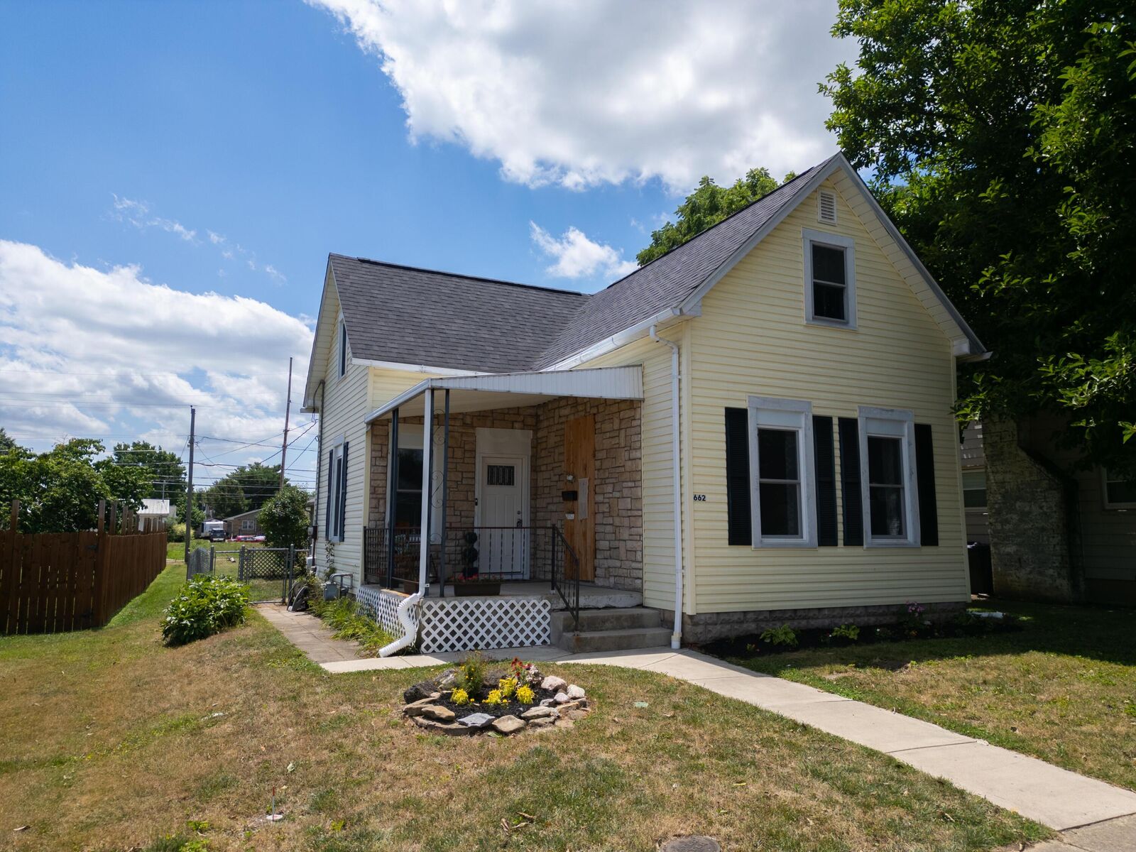 Property Photo: 662 Laurel Street OH 45601