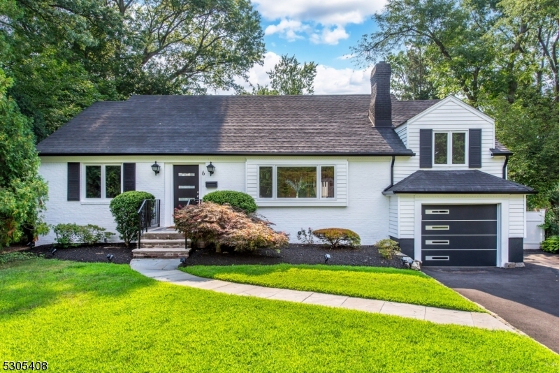 Property Photo:  6 Chestnut Hill Pl  NJ 07028 