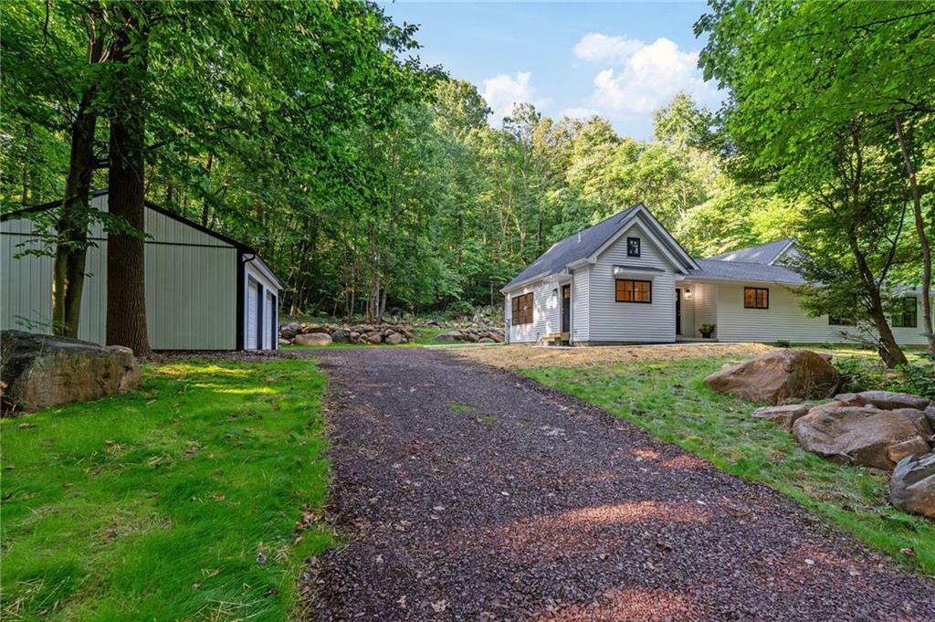 Property Photo:  980 State Road  PA 18036 