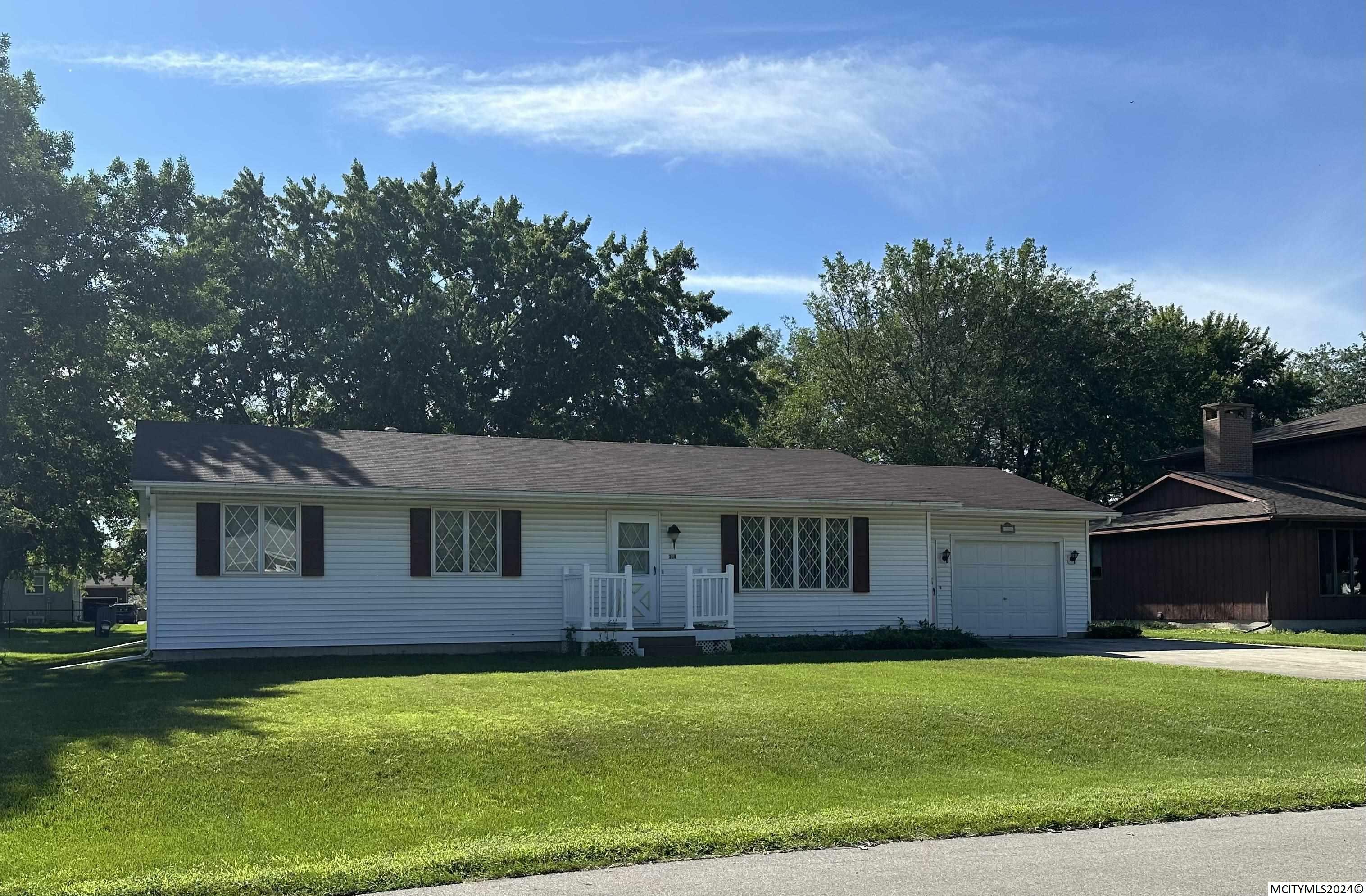 Property Photo:  308 6th St N  IA 50459 