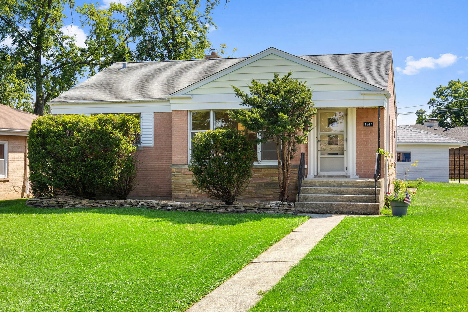 Property Photo:  1947 Mayfair Avenue  IL 60154 