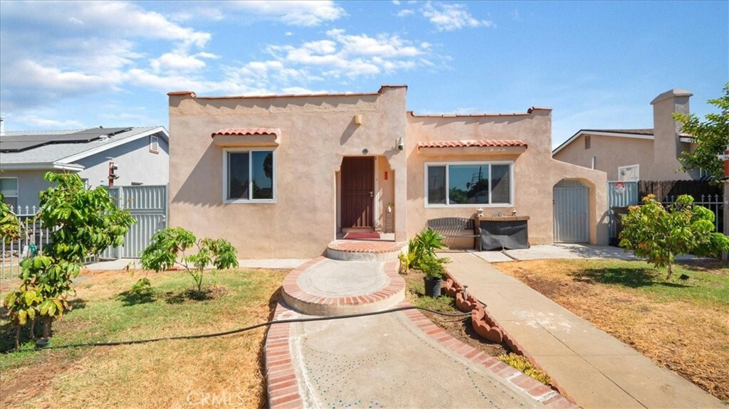 Property Photo:  537 W Alvarado Street  CA 91768 