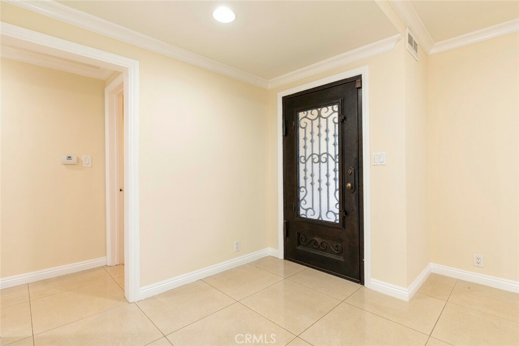 Property Photo:  13824 Valerio Street  CA 91405 