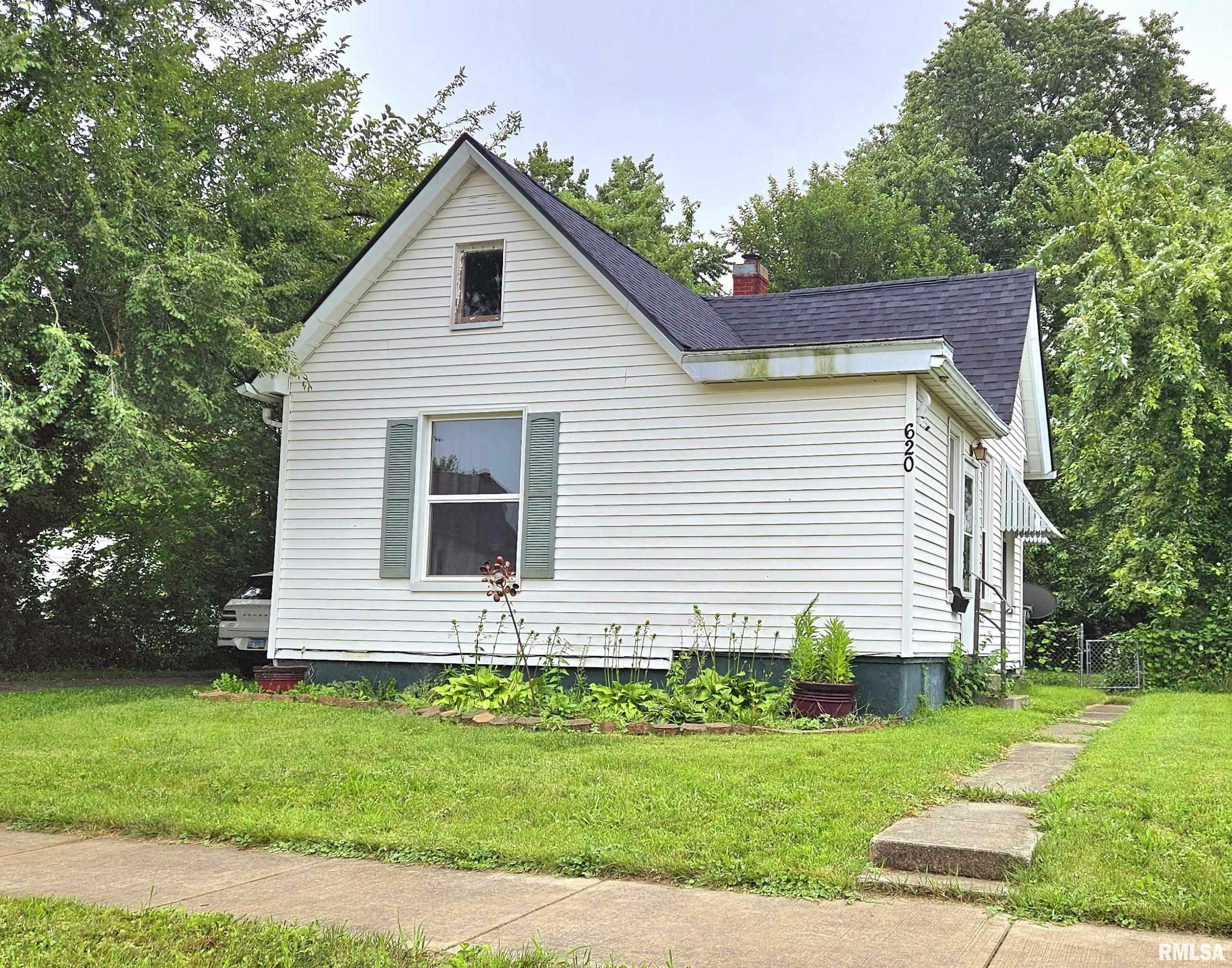 620 E Ash Street  Canton IL 61520 photo