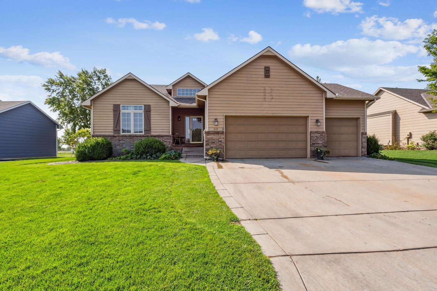 Property Photo:  615 W Cherry Oaks St  KS 67025 