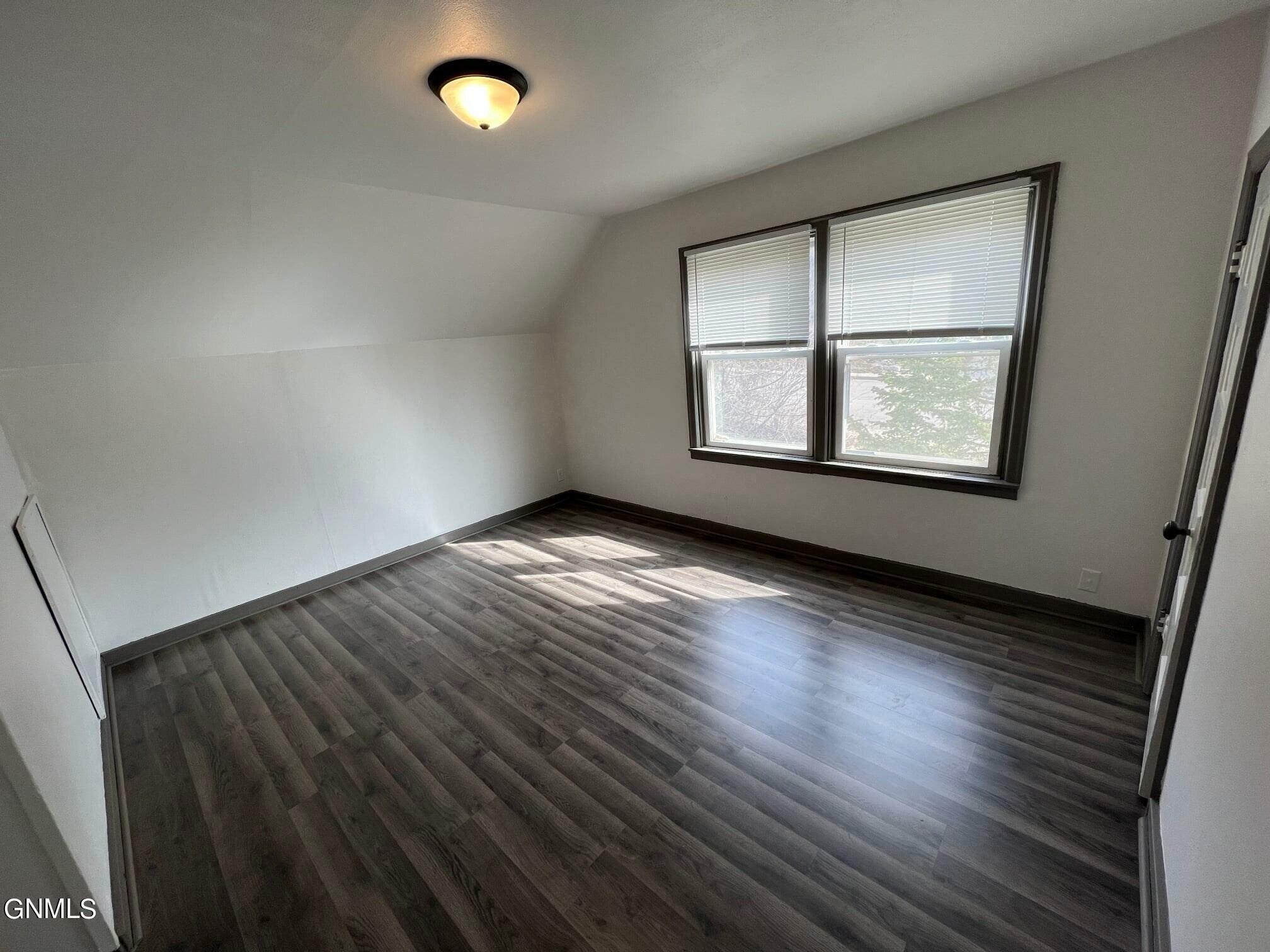 Property Photo:  905 3rd Avenue NW  ND 58554 