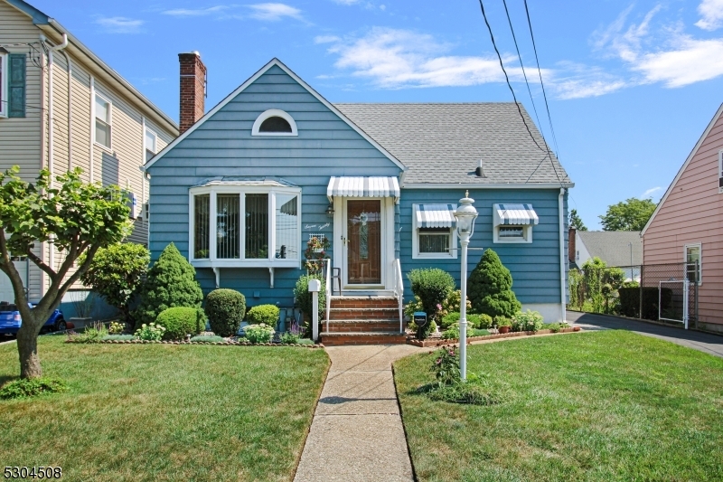 Property Photo:  720 Erudo St  NJ 07036 