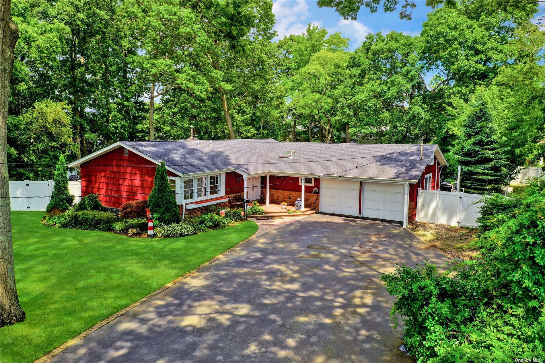 Property Photo:  41 Cutter Place  NY 11704 