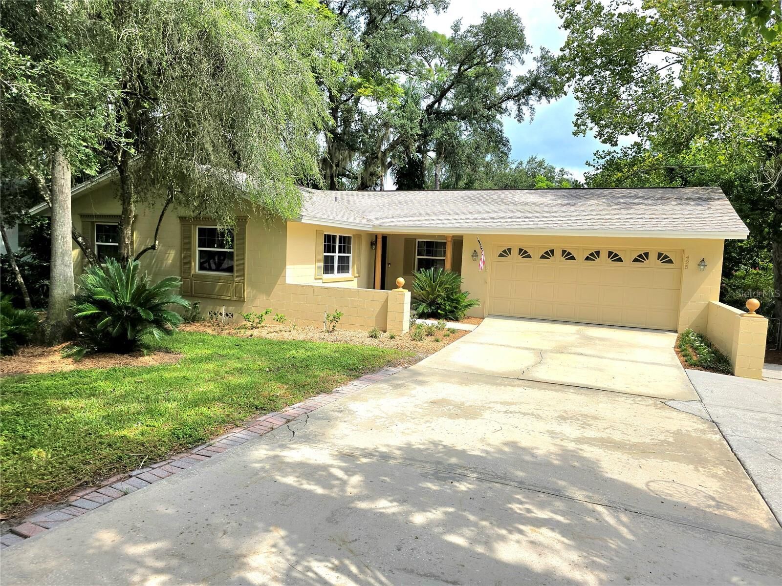 Property Photo:  425 E Hillcrest Street  FL 32701 