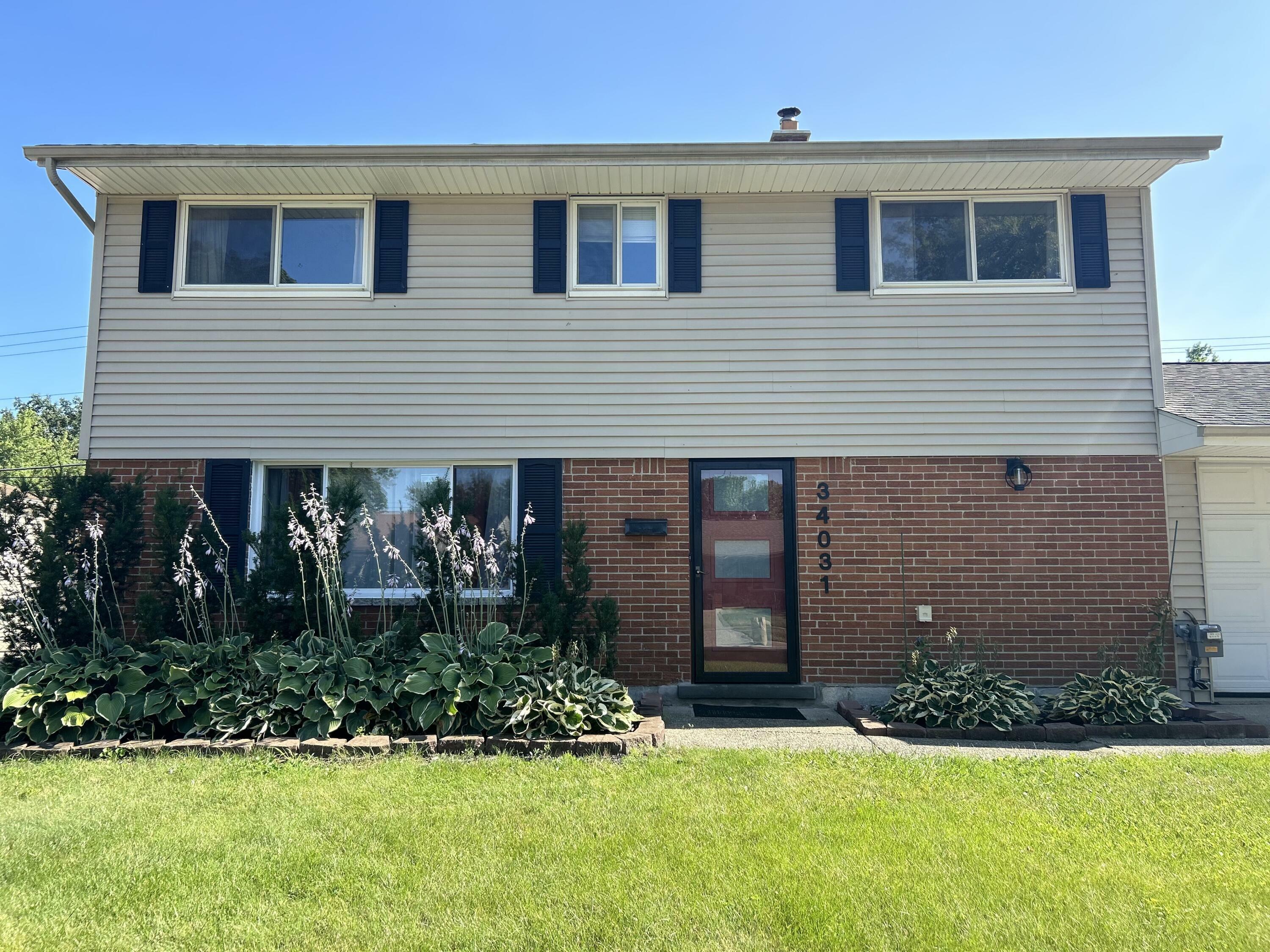 Property Photo:  34031 Tonquish Trail  MI 48185 