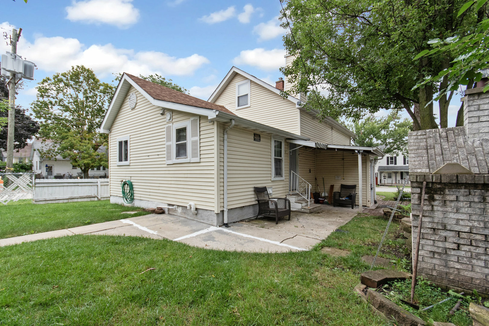 Property Photo:  925 Cora Street  IL 60435 