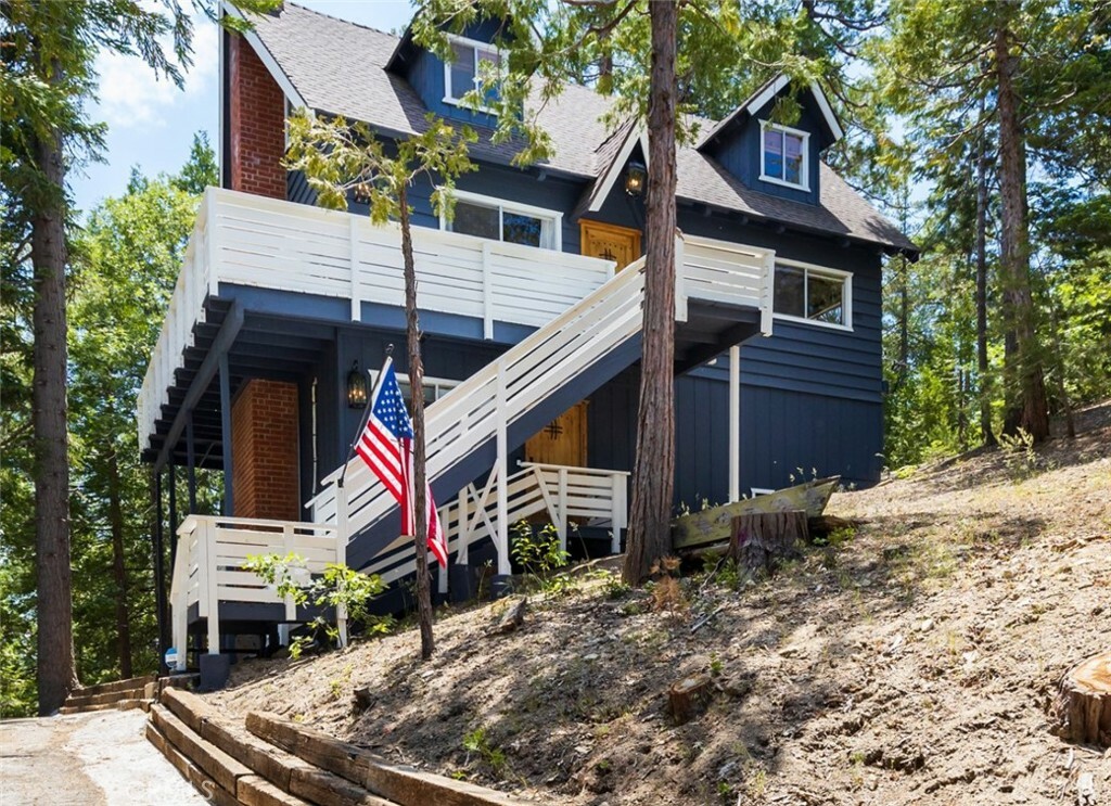 Property Photo: 481 Pyramid Drive CA 92352