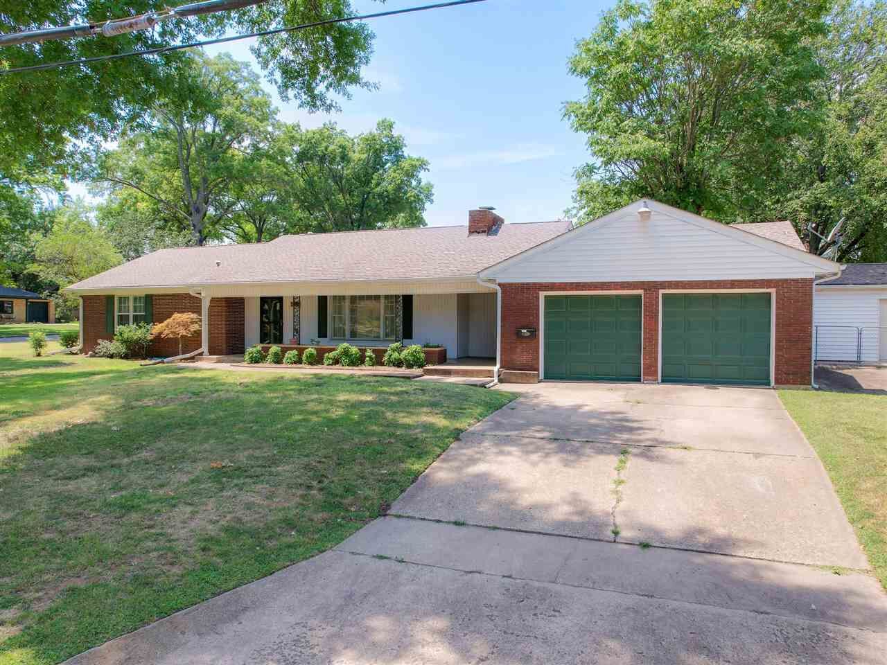 Property Photo:  400 Drake Dr  OK 74604 