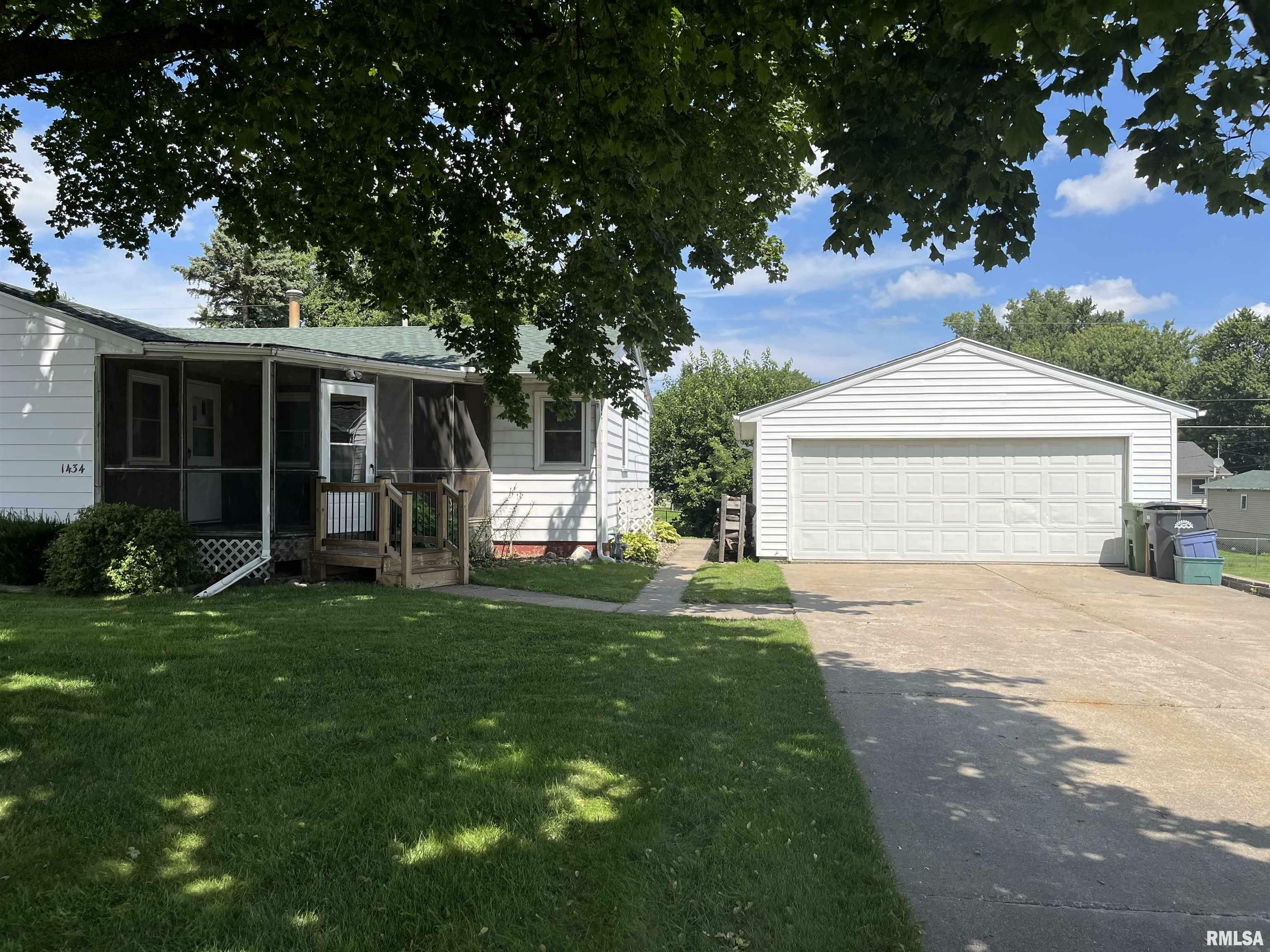 Property Photo:  1434 27th Avenue South  IA 52732 