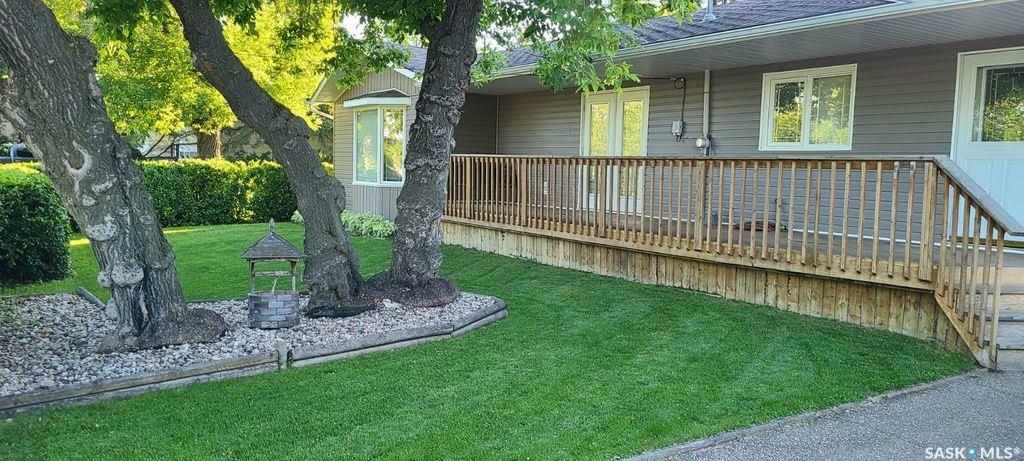 Property Photo:  213 & 215 1st Avenue SW  SK S0K 2P0 