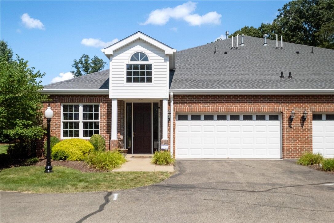 Property Photo: 1304 Union Court PA 16059
