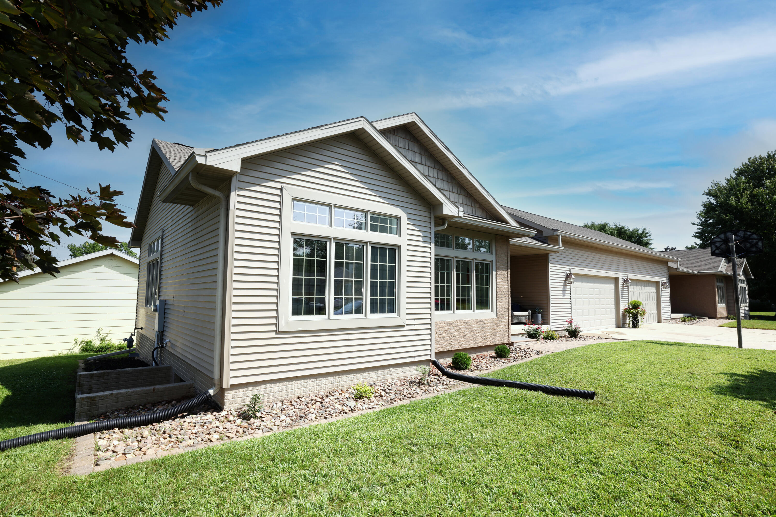 Property Photo: 921 20th Street IA 50036