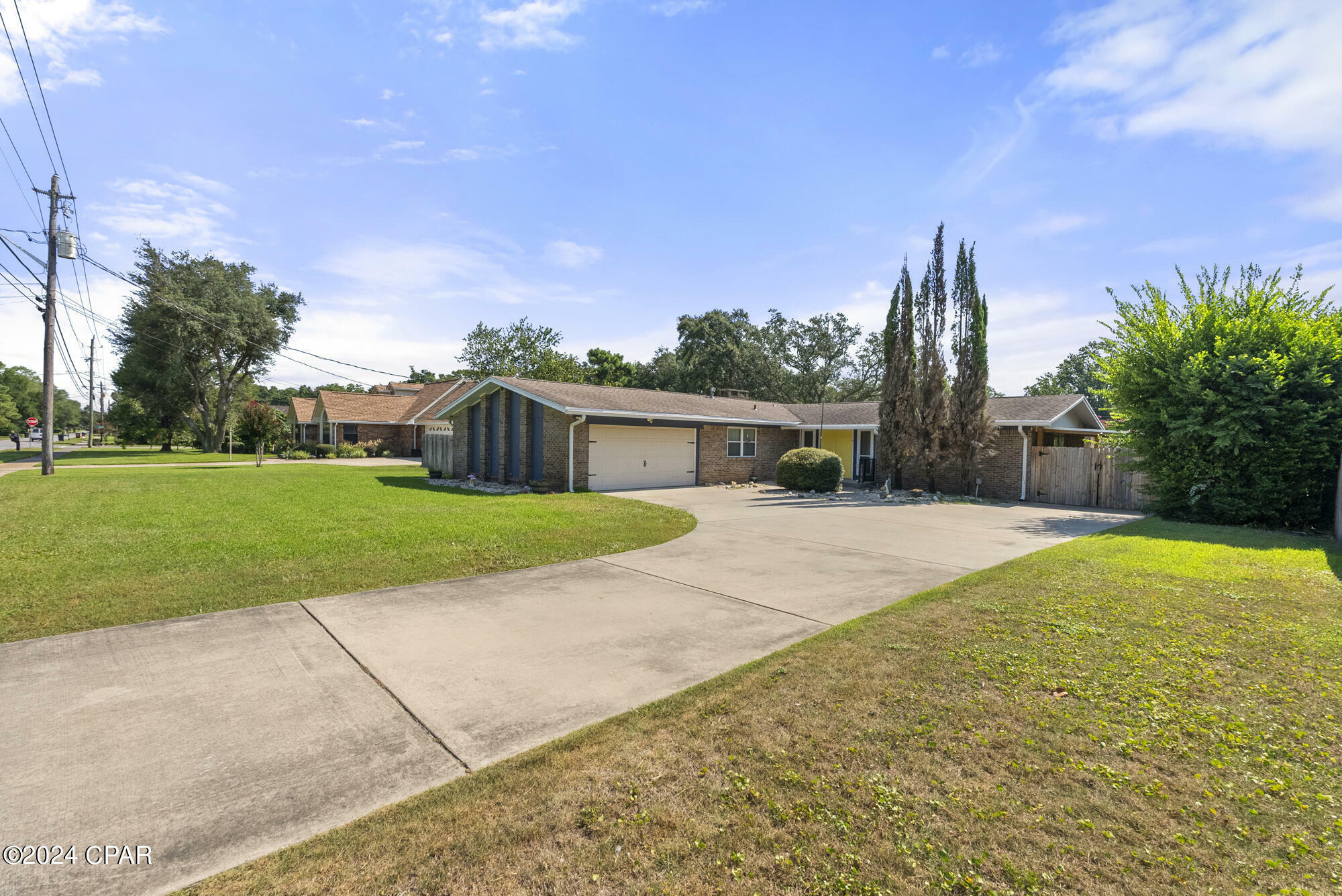 Property Photo:  618 NE Country Club Avenue  FL 32547 