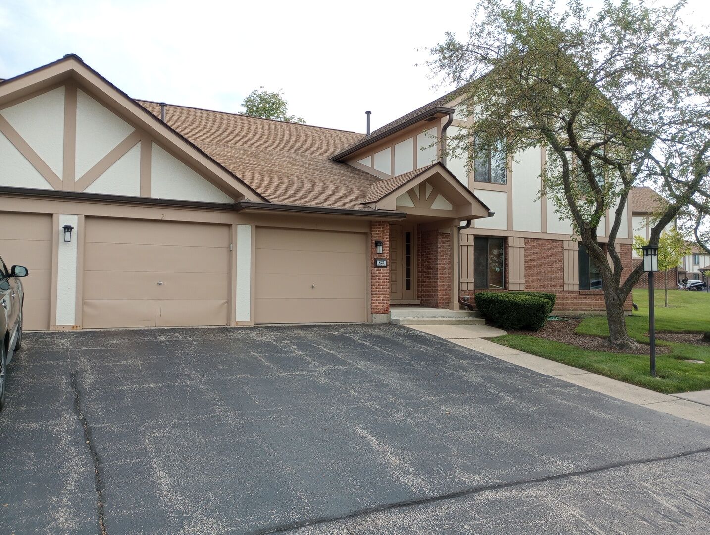 Property Photo:  821 Knottingham Drive 1B  IL 60193 
