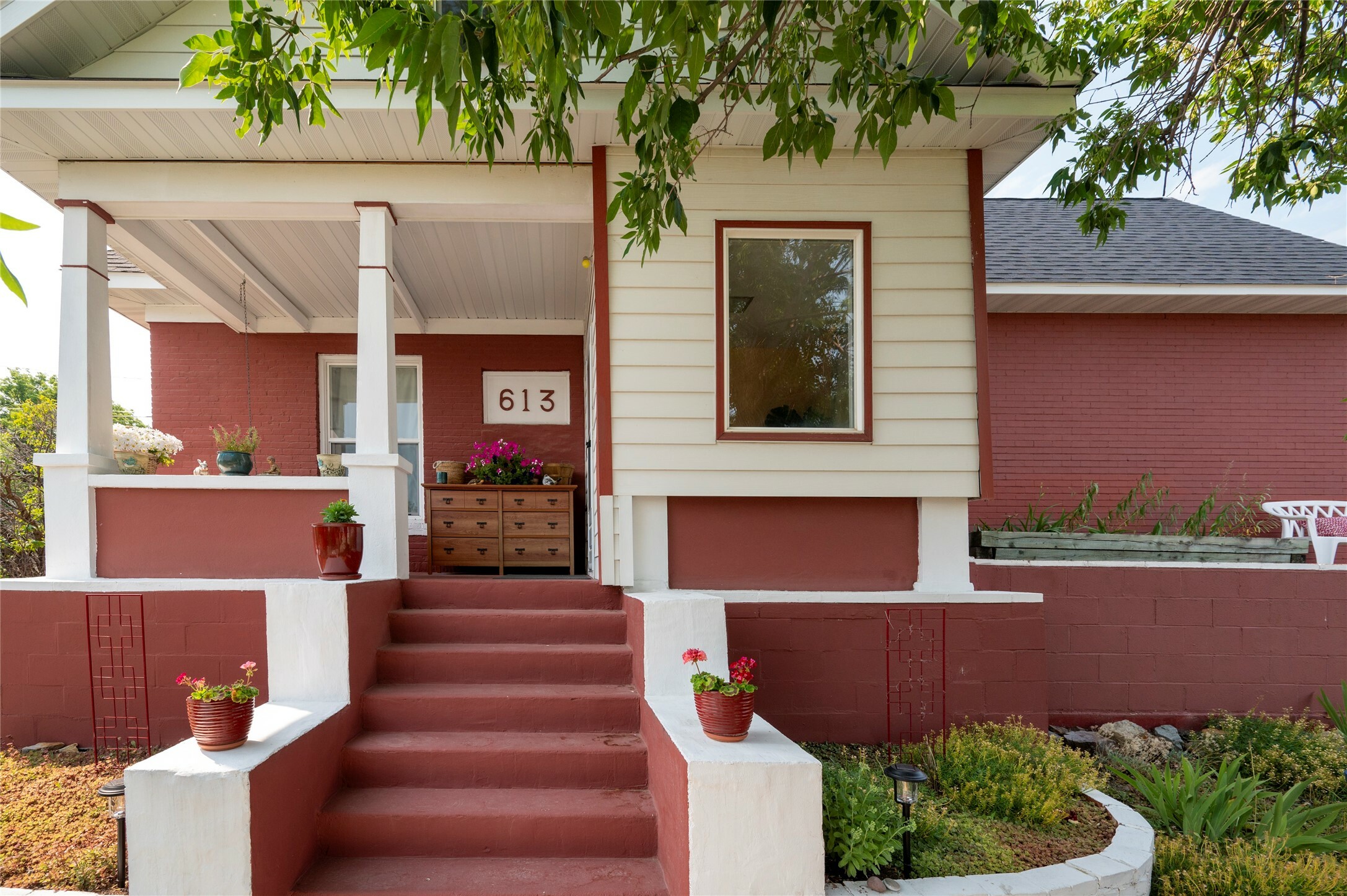 Property Photo:  613 Highland Street  MT 59601 