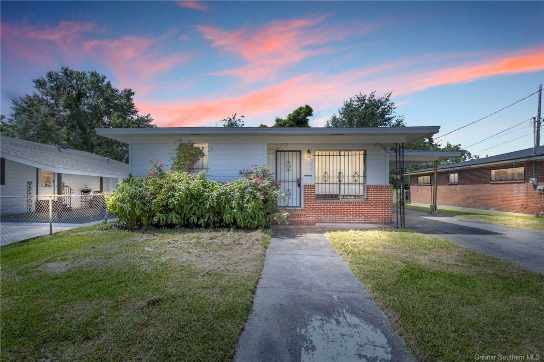 Property Photo:  1528 Brick Street  LA 70601 