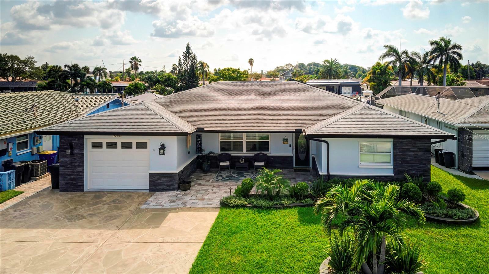 Property Photo:  4946 Bonito Drive  FL 34652 