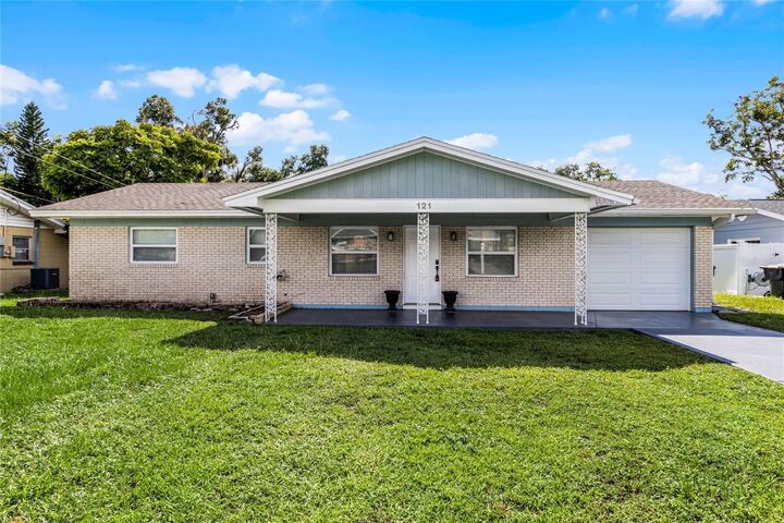 Property Photo:  121 Hawthorne Road  FL 33884 