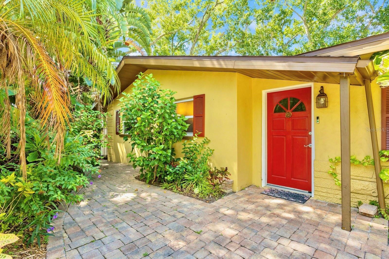 Property Photo:  510 Oakwood Boulevard  FL 34677 