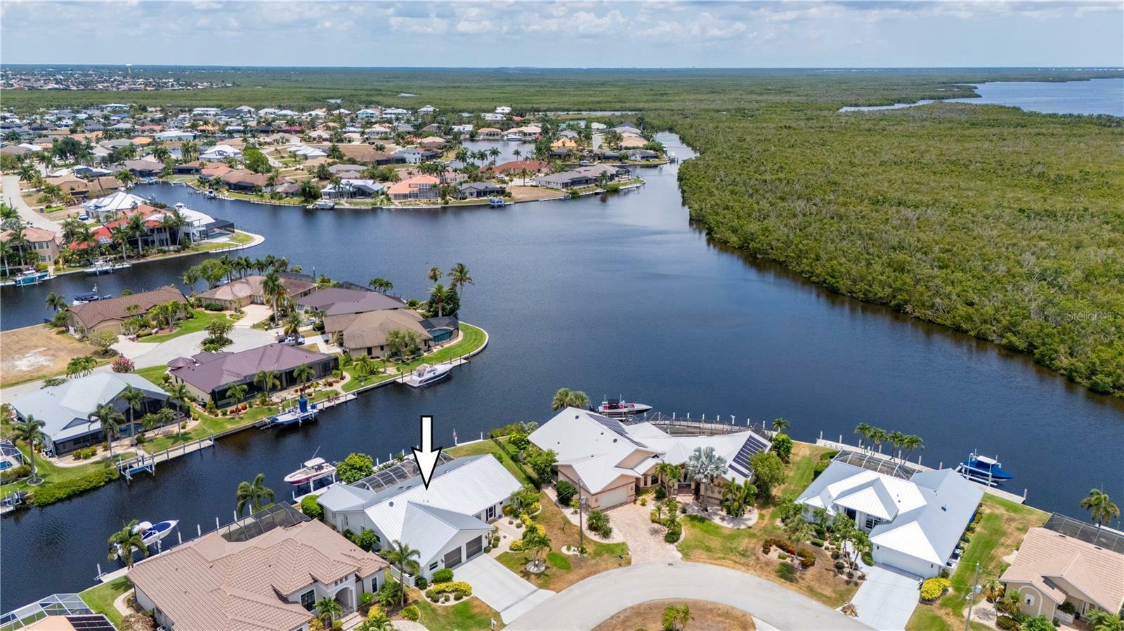 Property Photo:  1425 Pine Island Court  FL 33950 