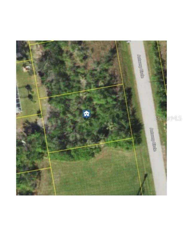 Property Photo: 8289 Antwerp Circle FL 33981