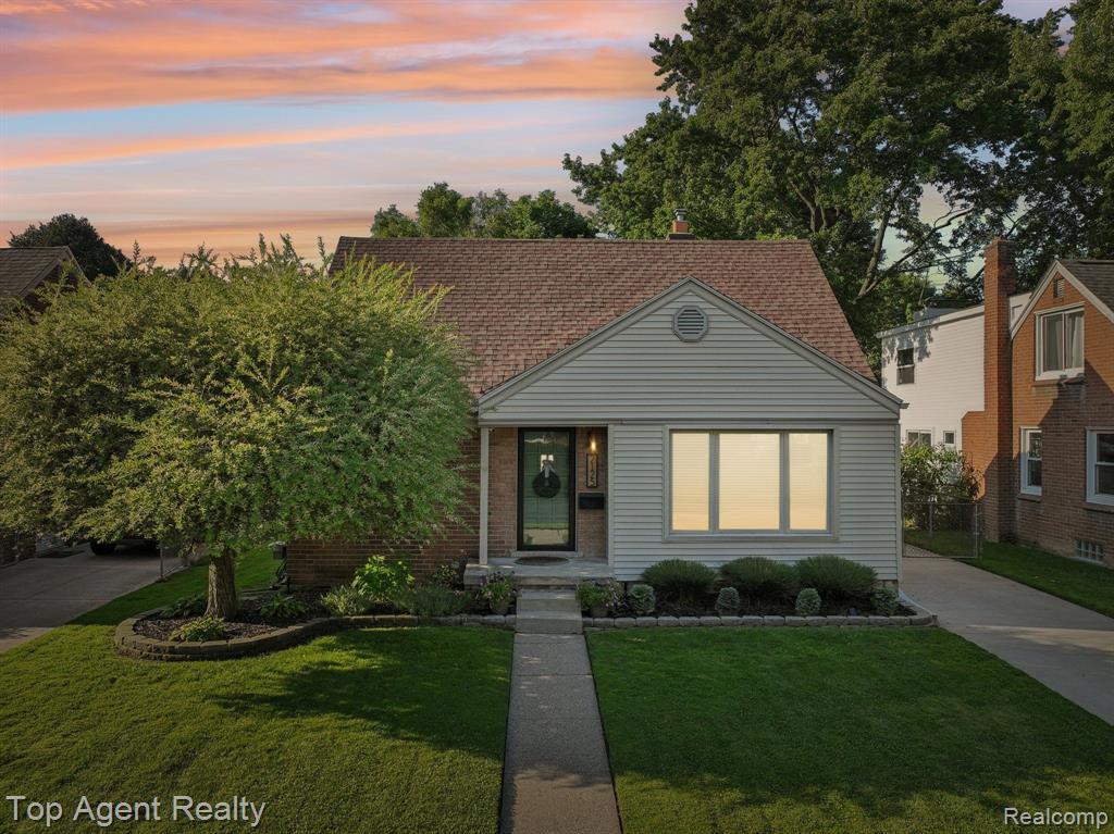 Property Photo: 2125 Kalama Avenue MI 48067 4080