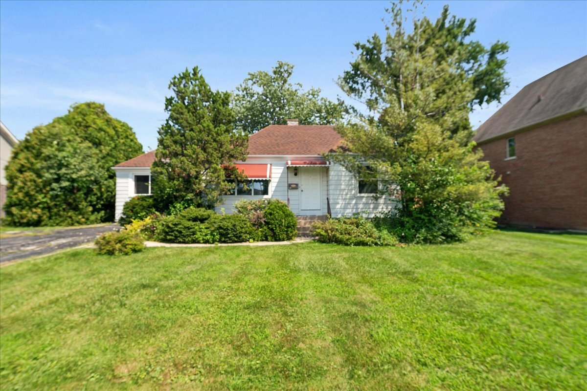 Property Photo:  707 Pfingsten Road  IL 60025 