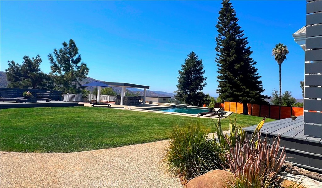 Property Photo:  1184 Mellow Lane  CA 93065 